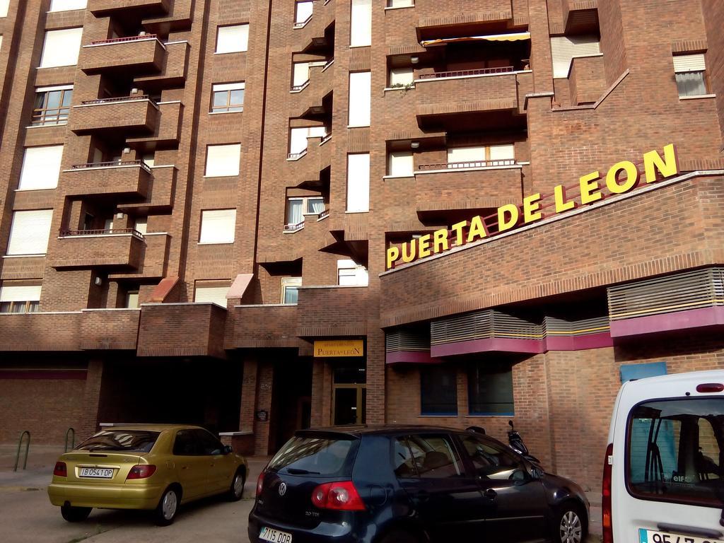 Apartamentos Turisticos Puerta De Leon Room photo