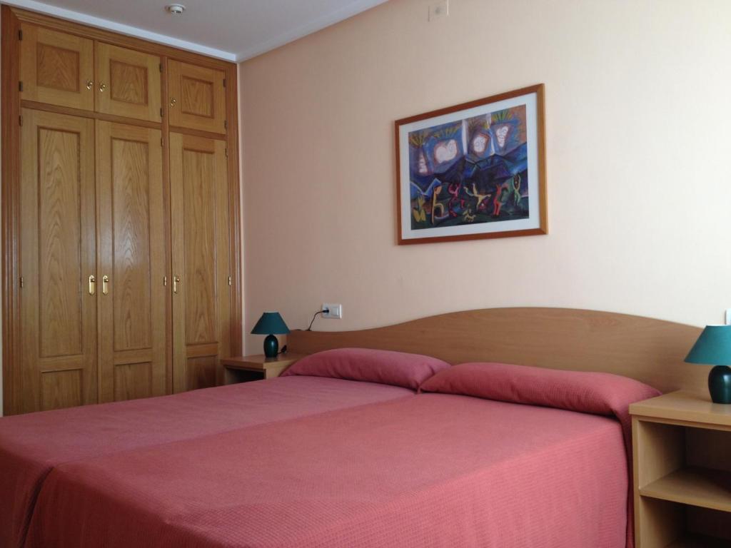 Apartamentos Turisticos Puerta De Leon Exterior photo
