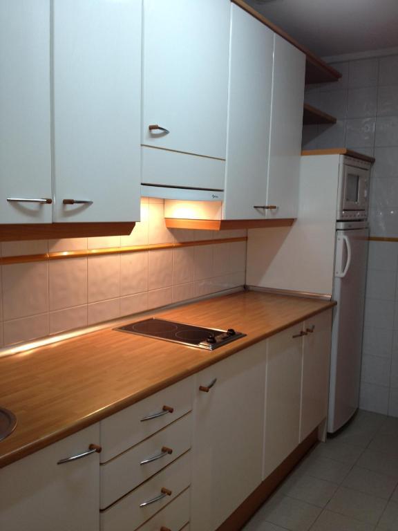 Apartamentos Turisticos Puerta De Leon Exterior photo