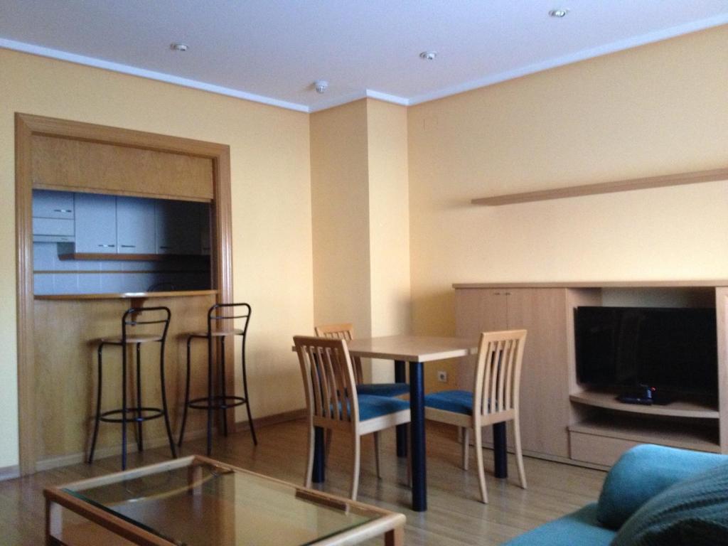 Apartamentos Turisticos Puerta De Leon Room photo