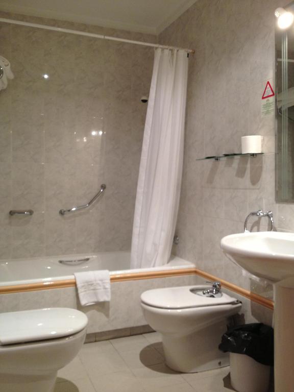 Apartamentos Turisticos Puerta De Leon Room photo